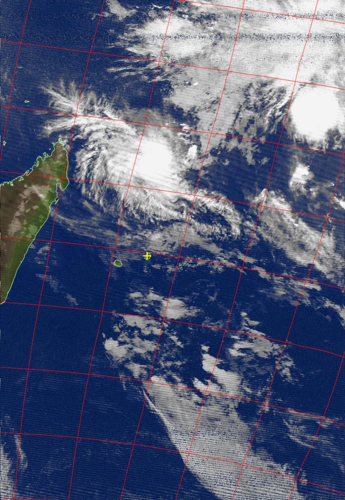 Severe tropical cyclone Fantala, Noaa 15 IR 21 Apr 2016 17:55