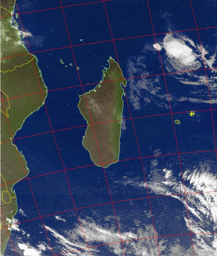 Severe tropical storm Fantala, Noaa 15 IR 23 Apr 2016 06:19