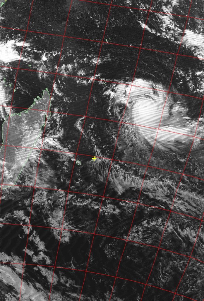 Tropical cyclone Fantala, Noaa 19 VIS 14 Apr 2016 14:47