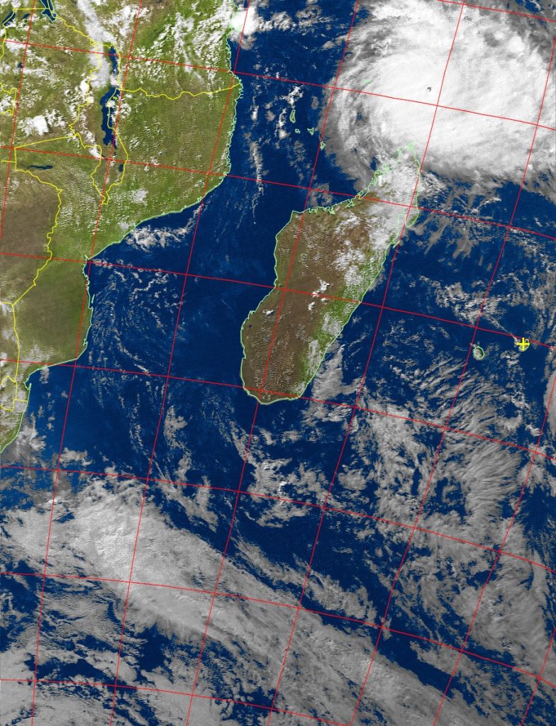 Very intense tropical cyclone Fantala, Noaa 19 VIS 18 Apr 2016 15:43