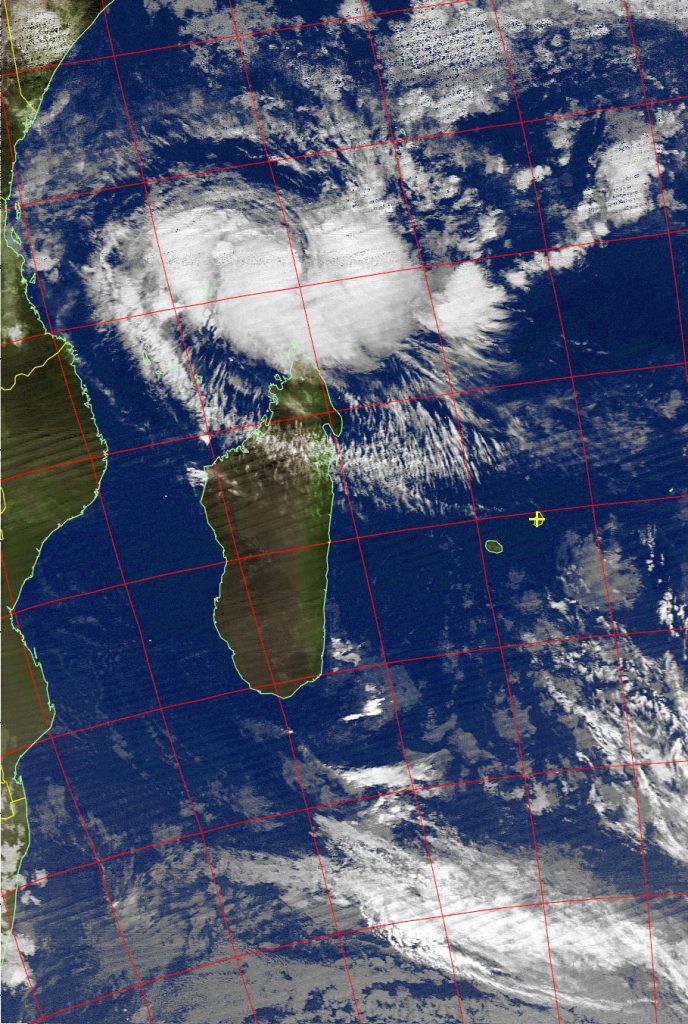 Intense tropical cyclone Fantala, Noaa 19 IR 19 Apr 2016 02:58