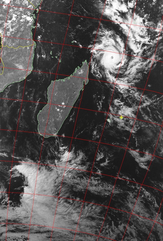 Tropical cyclone Fantala, Noaa 19 VIS 20 Apr 2016 15:20