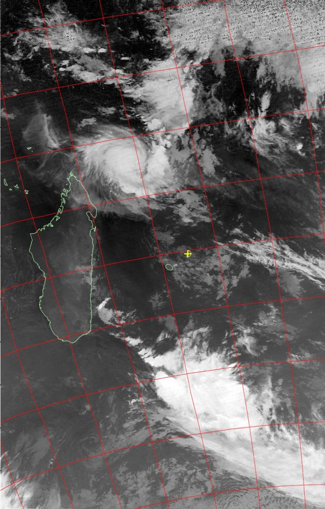 Tropical cyclone Fantala, Noaa 19 IR 21 Apr 2016 02:35