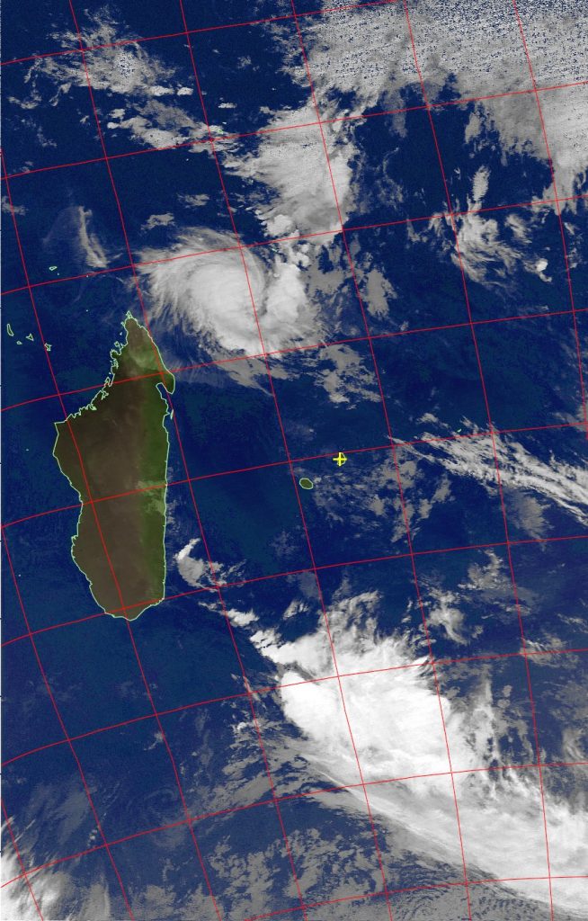 Tropical cyclone Fantala, Noaa 19 IR 21 Apr 2016 02:35