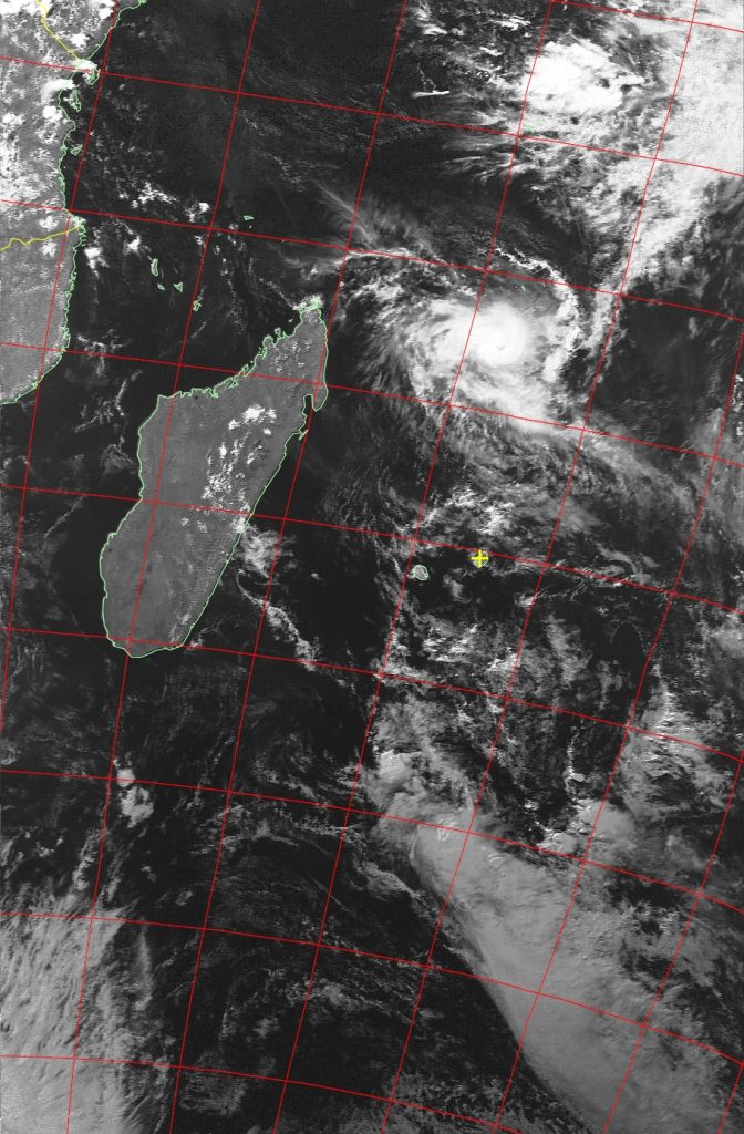 Severe tropical cyclone Fantala, Noaa 19 VIS 21 Apr 2016 15:08
